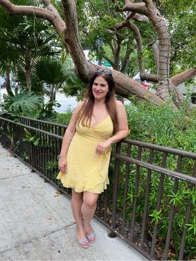 W💄Hollister Yellow Floral V-Neck Wrap Tie Sundress